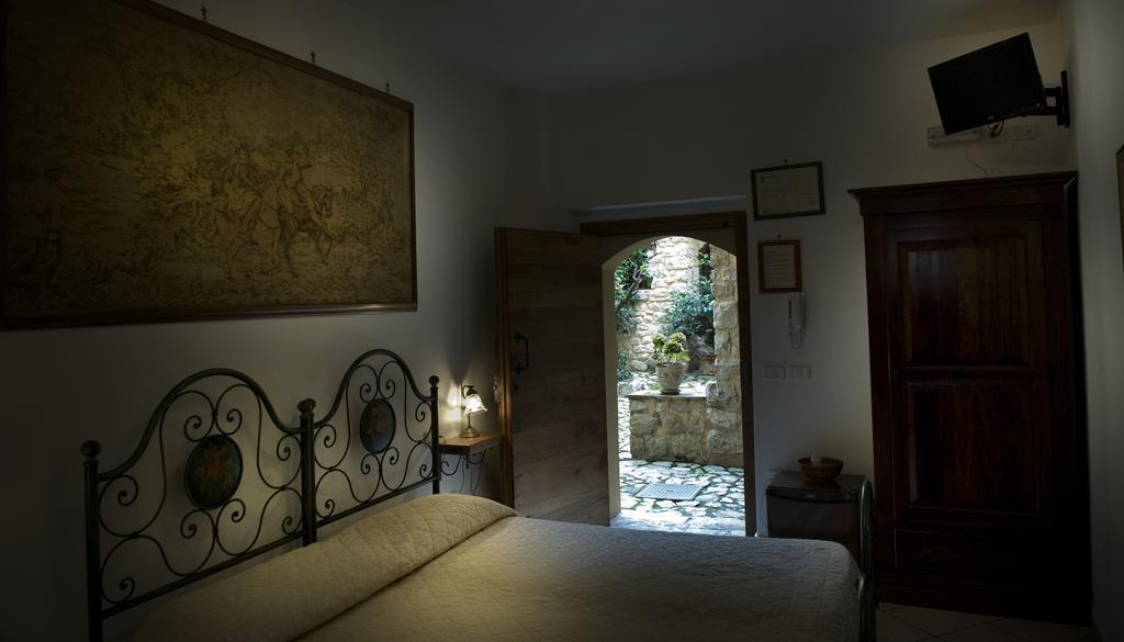 Bed And Breakfast Mblo Fondi Dış mekan fotoğraf